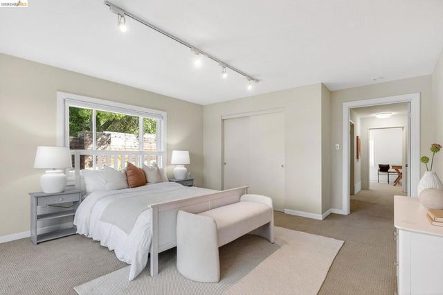 4451 Saint Andrews Rd, Oakland, CA 94605