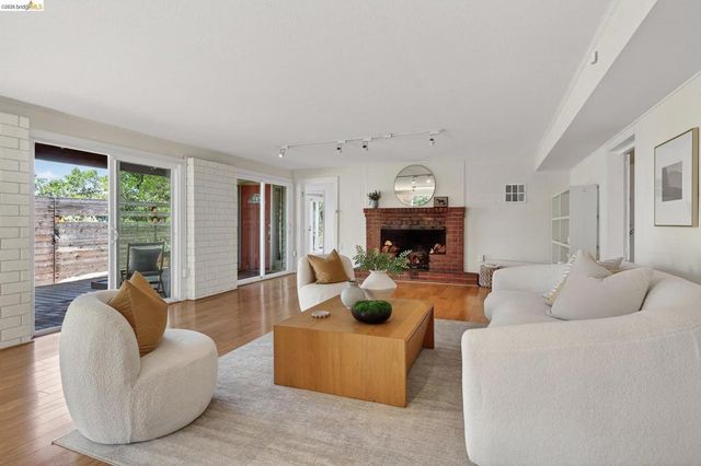 4451 Saint Andrews Rd, Oakland, CA 94605