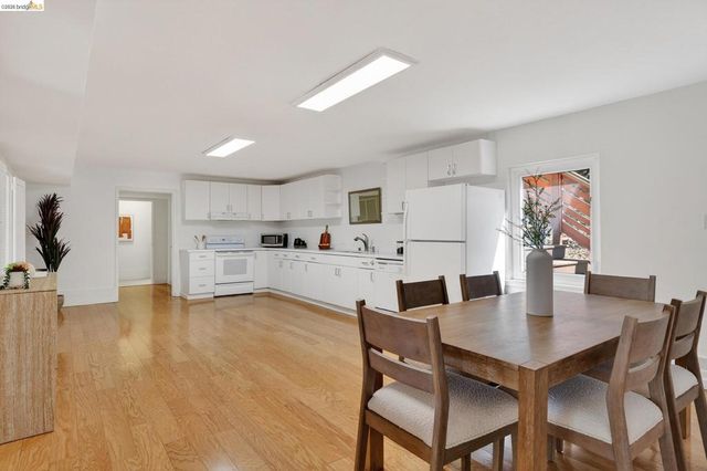 4451 Saint Andrews Rd, Oakland, CA 94605