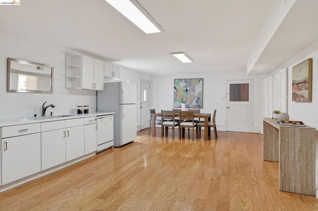 4451 Saint Andrews Rd, Oakland, CA 94605