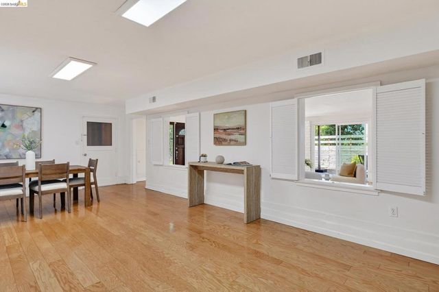 4451 Saint Andrews Rd, Oakland, CA 94605