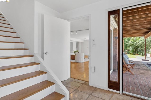 4451 Saint Andrews Rd, Oakland, CA 94605