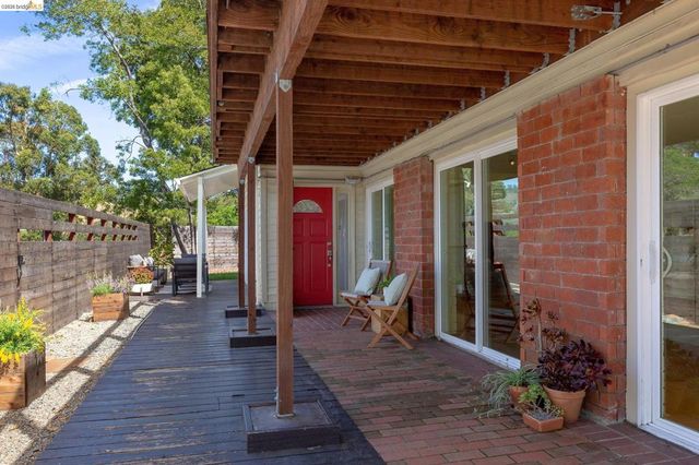 4451 Saint Andrews Rd, Oakland, CA 94605