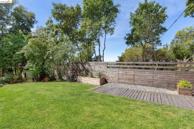 4451 Saint Andrews Rd, Oakland, CA 94605