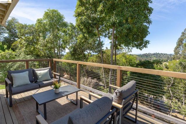 4451 Saint Andrews Rd, Oakland, CA 94605