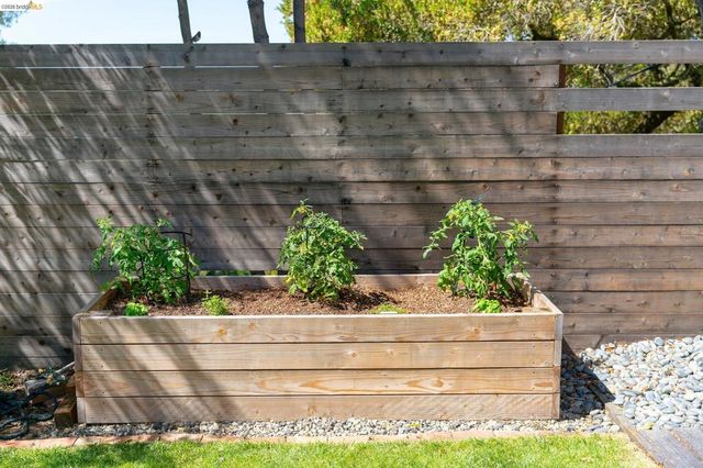 4451 Saint Andrews Rd, Oakland, CA 94605