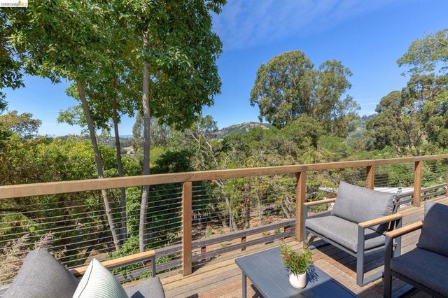 4451 Saint Andrews Rd, Oakland, CA 94605