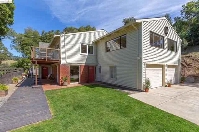 4451 Saint Andrews Rd, Oakland, CA 94605