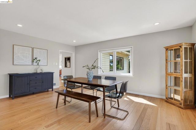 4451 Saint Andrews Rd, Oakland, CA 94605