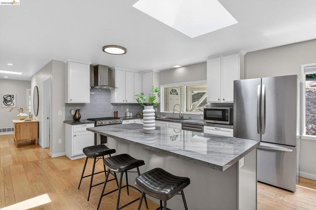 4451 Saint Andrews Rd, Oakland, CA 94605