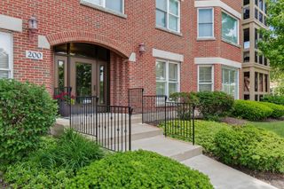 200 N River Lane 101, Geneva, IL 60134
