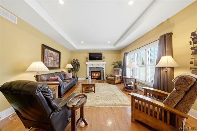 5 Parliament Lane, Lancaster, NY 14086