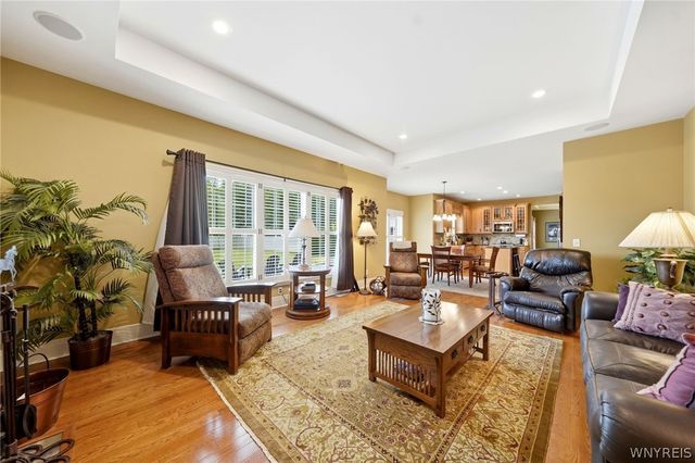 5 Parliament Lane, Lancaster, NY 14086