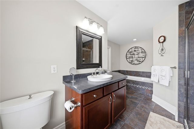 5 Parliament Lane, Lancaster, NY 14086
