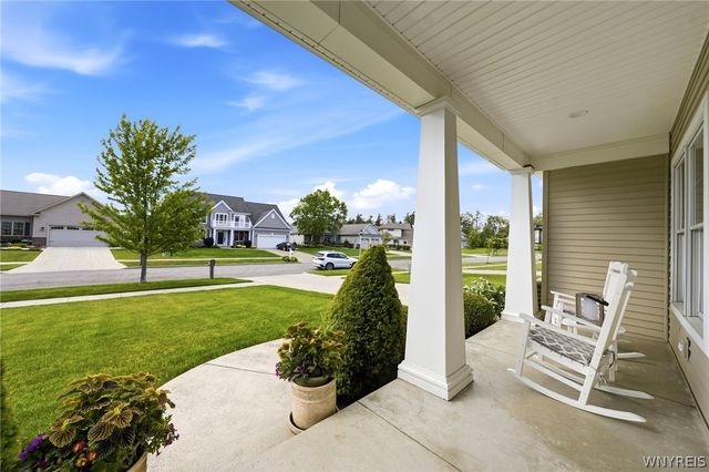 5 Parliament Lane, Lancaster, NY 14086