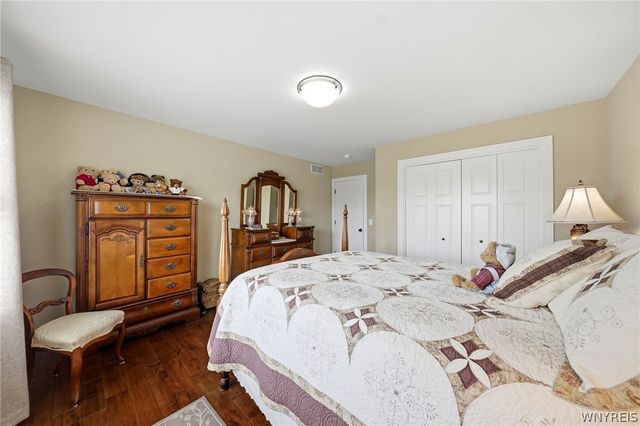 5 Parliament Lane, Lancaster, NY 14086