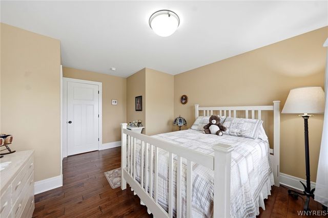 5 Parliament Lane, Lancaster, NY 14086