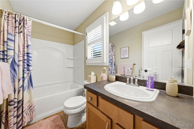 5 Parliament Lane, Lancaster, NY 14086