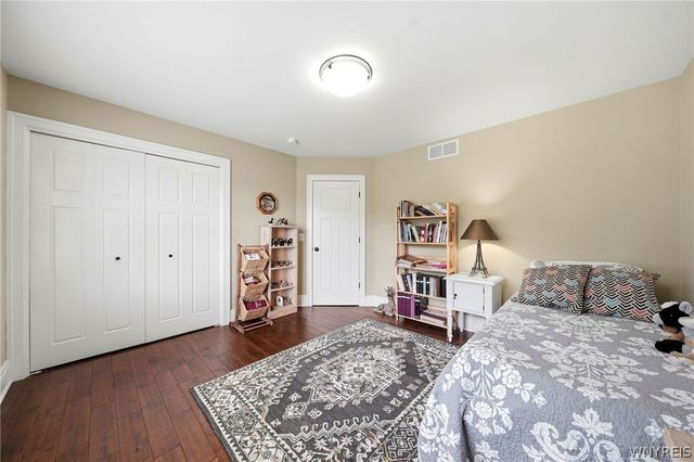 5 Parliament Lane, Lancaster, NY 14086