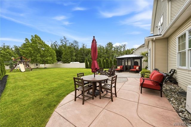 5 Parliament Lane, Lancaster, NY 14086