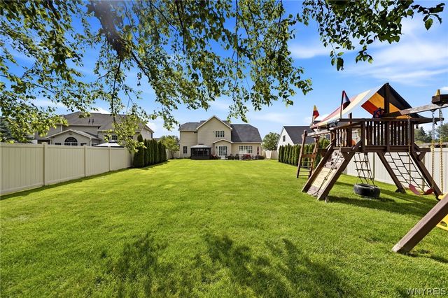 5 Parliament Lane, Lancaster, NY 14086