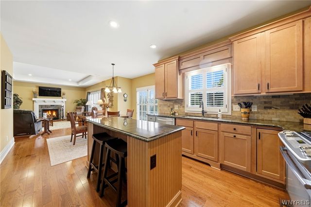 5 Parliament Lane, Lancaster, NY 14086