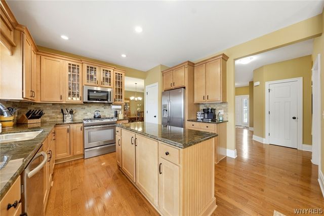 5 Parliament Lane, Lancaster, NY 14086