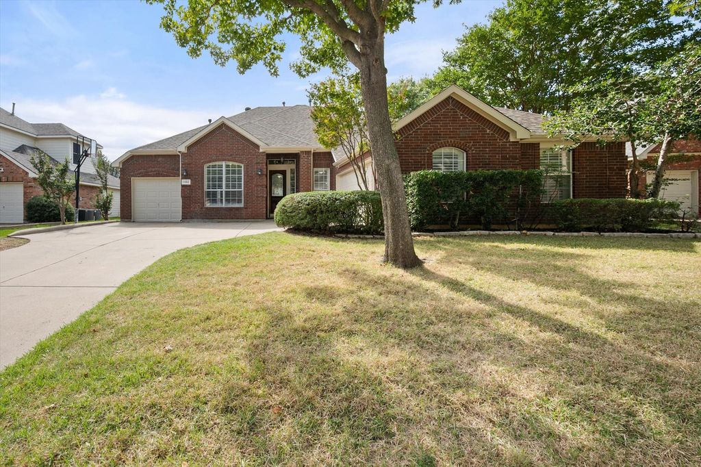 1102 Tanglewood Drive, Mansfield, TX 76063 — exterior