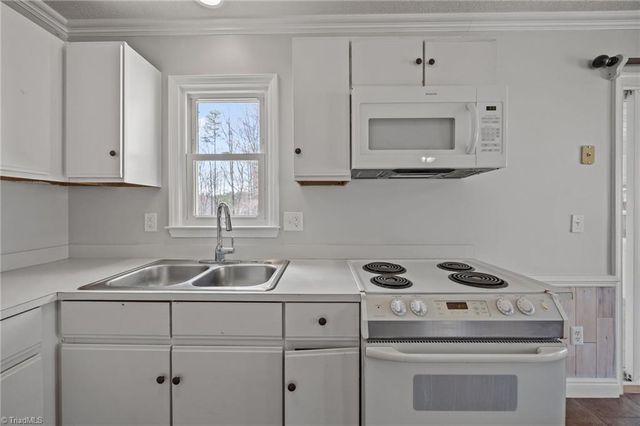 8826 Colgate Road, Stokesdale, NC 27357