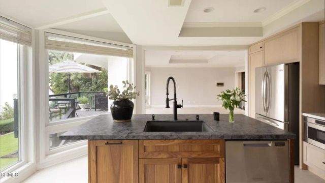 8 Burrell Lane, Rancho Palos Verdes, CA 90275