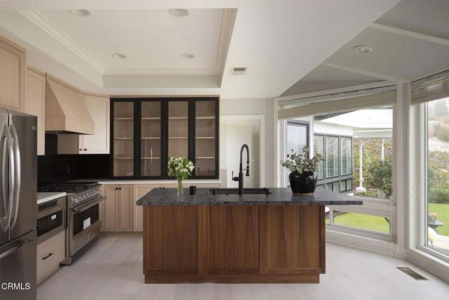 8 Burrell Lane, Rancho Palos Verdes, CA 90275