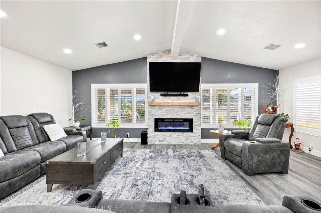 Image 11 of property listing at 1612 Brentwood, Hemet, CA 92545