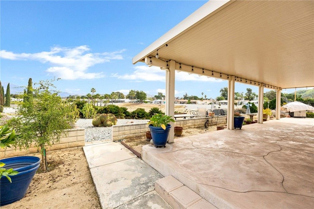 Image 4 of property listing at 1612 Brentwood, Hemet, CA 92545