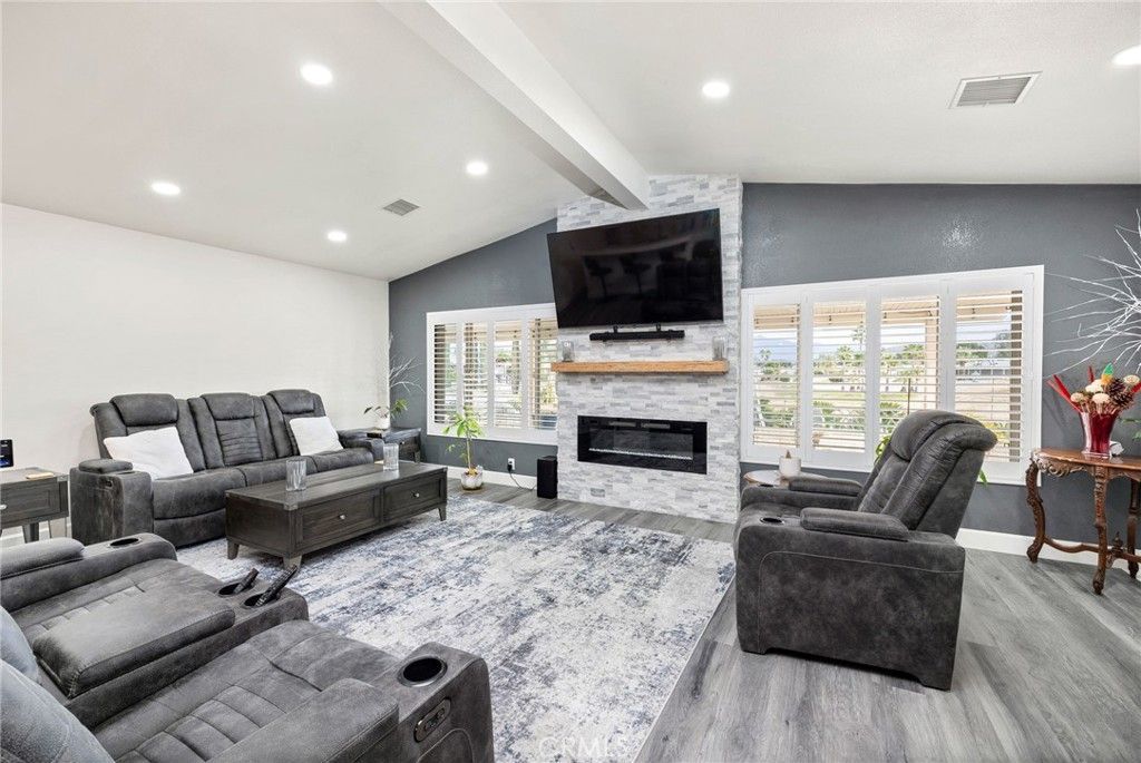 Image 9 of property listing at 1612 Brentwood, Hemet, CA 92545