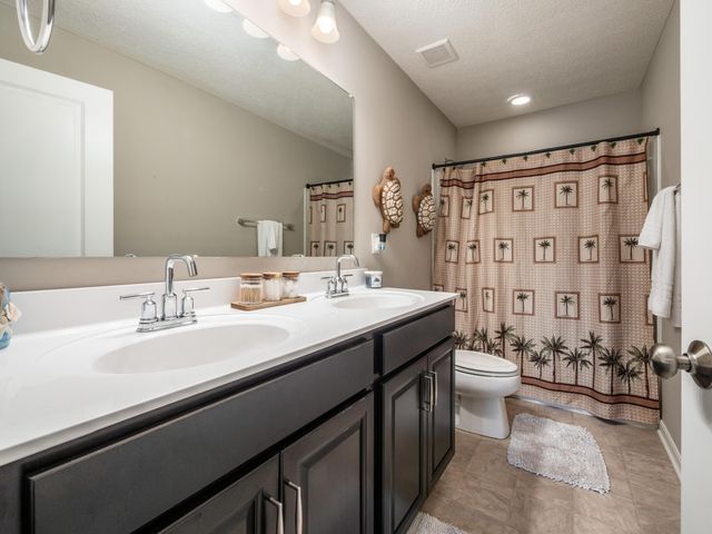 440 Oakland Hills Loop, Commercial Point, OH 43116