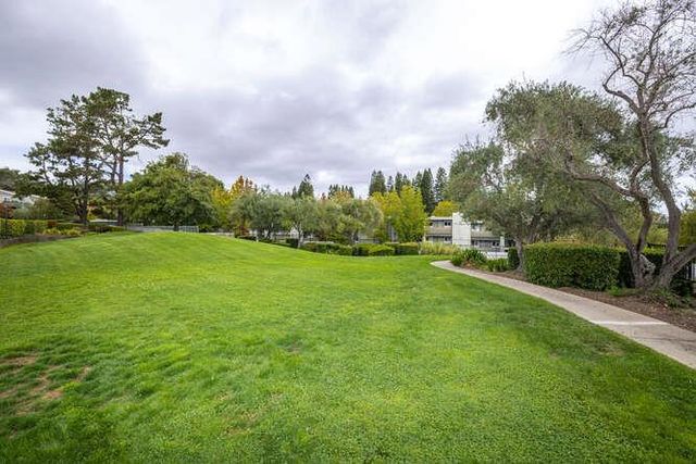4008 Farm Hill Boulevard 102, Redwood City, CA 94061