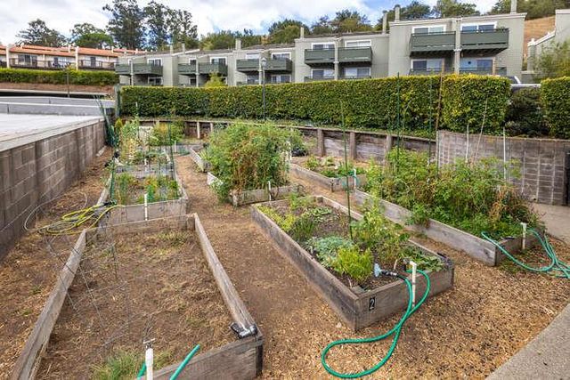 4008 Farm Hill Boulevard 102, Redwood City, CA 94061