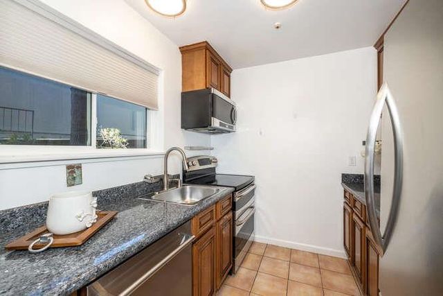 4008 Farm Hill Boulevard 102, Redwood City, CA 94061