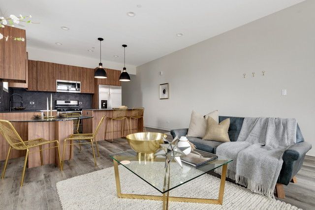 740 E Irving Park Road 3W, Roselle, IL 60172