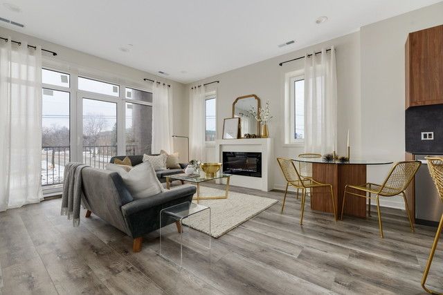 740 E Irving Park Road 3W, Roselle, IL 60172