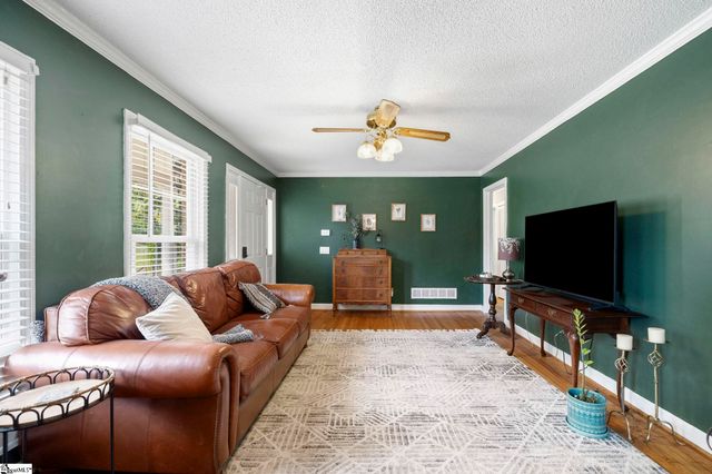 6 Chelsea Circle, Greenville, SC 29605