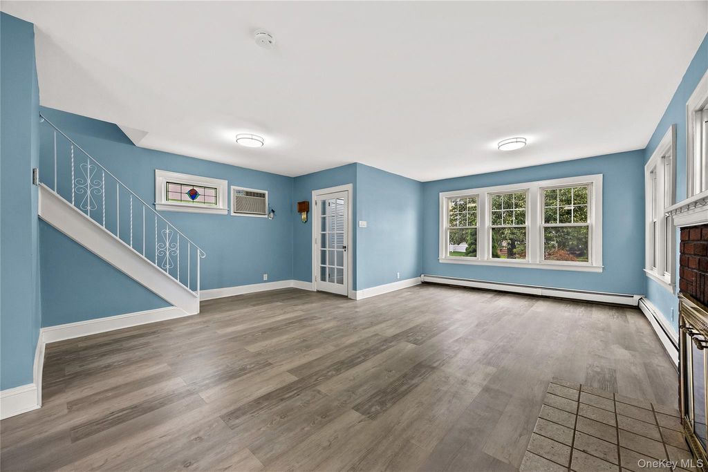 425 Marcellus Road, Mineola, NY 11501 — photo 5