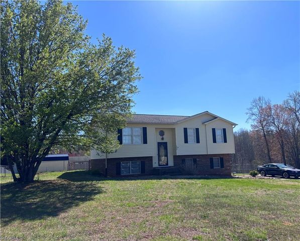 1233 Kentland Drive, King, NC 27021
