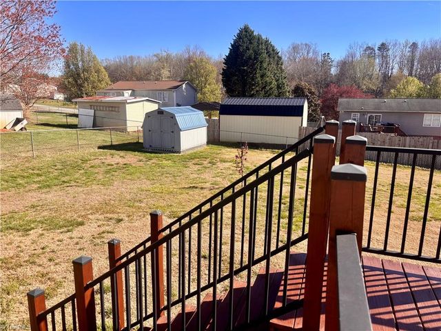 1233 Kentland Drive, King, NC 27021