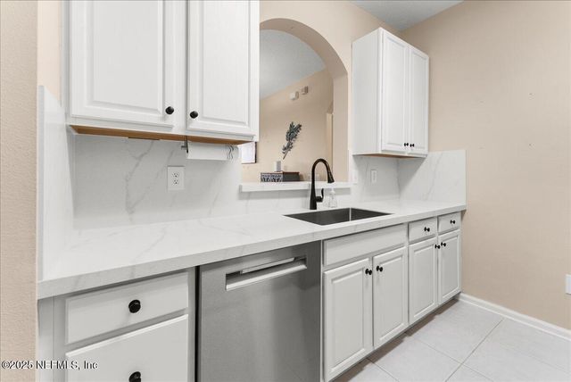 7801 POINT MEADOWS Drive 8404, Jacksonville, FL 32256