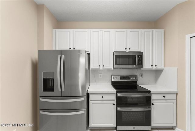 7801 POINT MEADOWS Drive 8404, Jacksonville, FL 32256