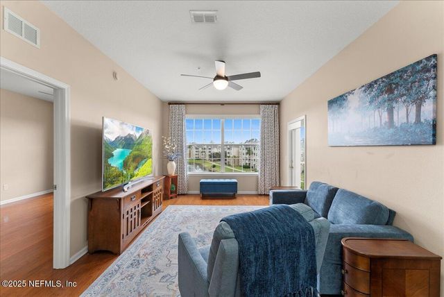 7801 POINT MEADOWS Drive 8404, Jacksonville, FL 32256