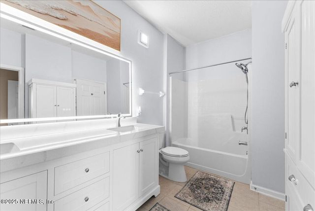 7801 POINT MEADOWS Drive 8404, Jacksonville, FL 32256