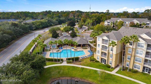 7801 POINT MEADOWS Drive 8404, Jacksonville, FL 32256