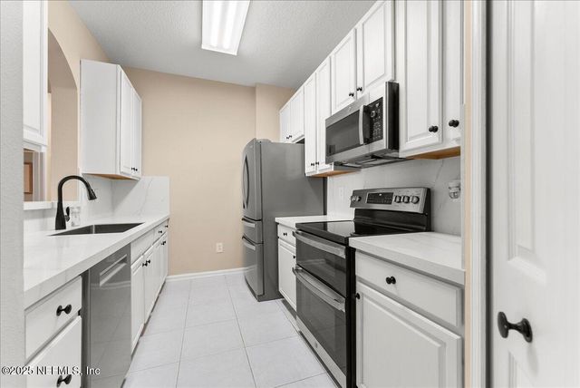 7801 POINT MEADOWS Drive 8404, Jacksonville, FL 32256